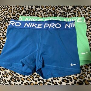 Women’s Nike Pro 3inch shorts, set of 2. Size XL